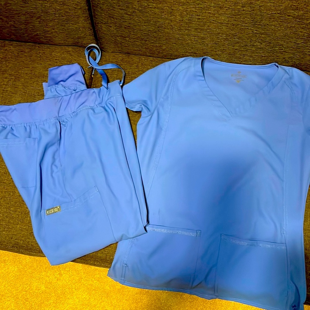 Scrub set